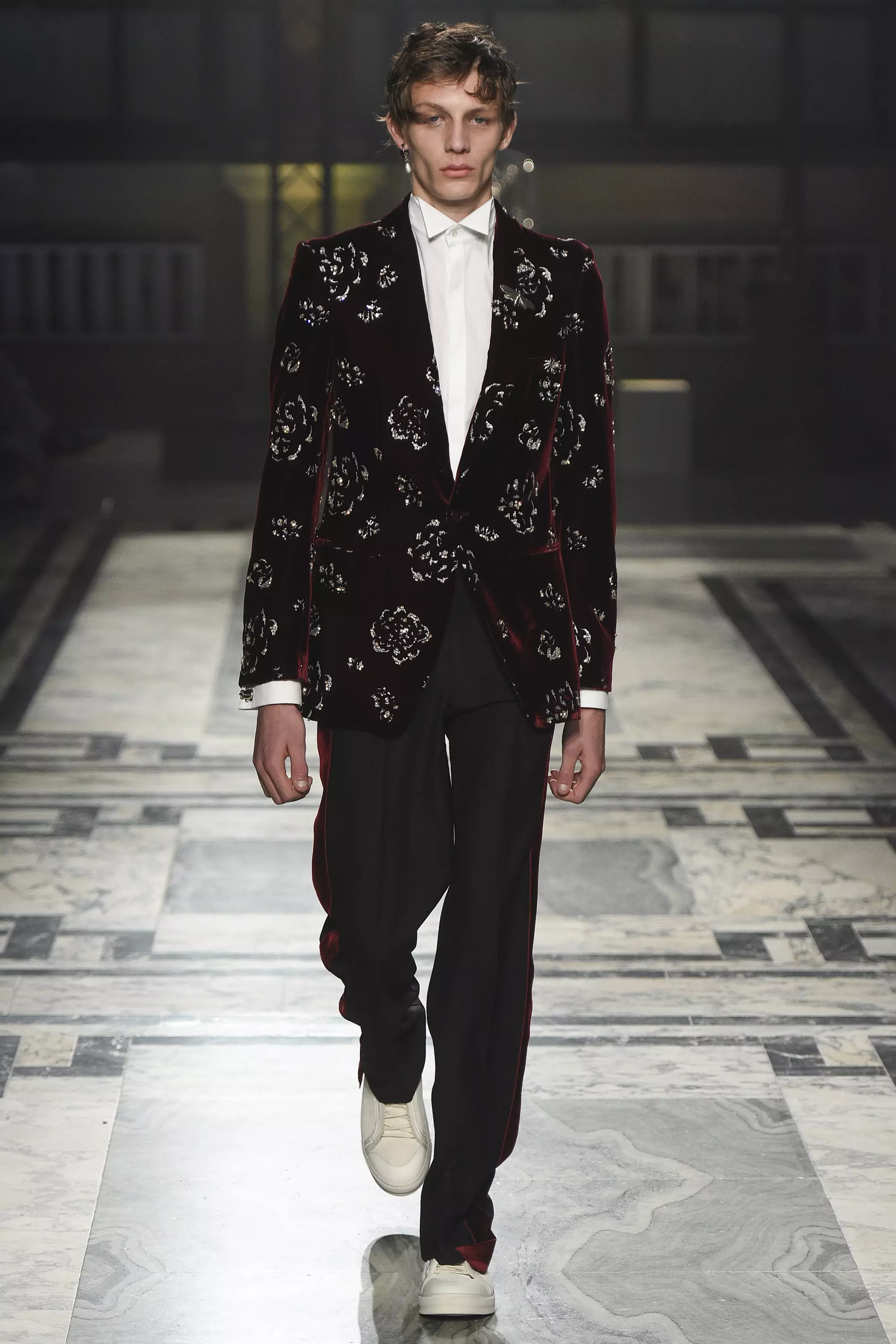 Alexander McQueen FW 2016 ລອນດອນ (29)