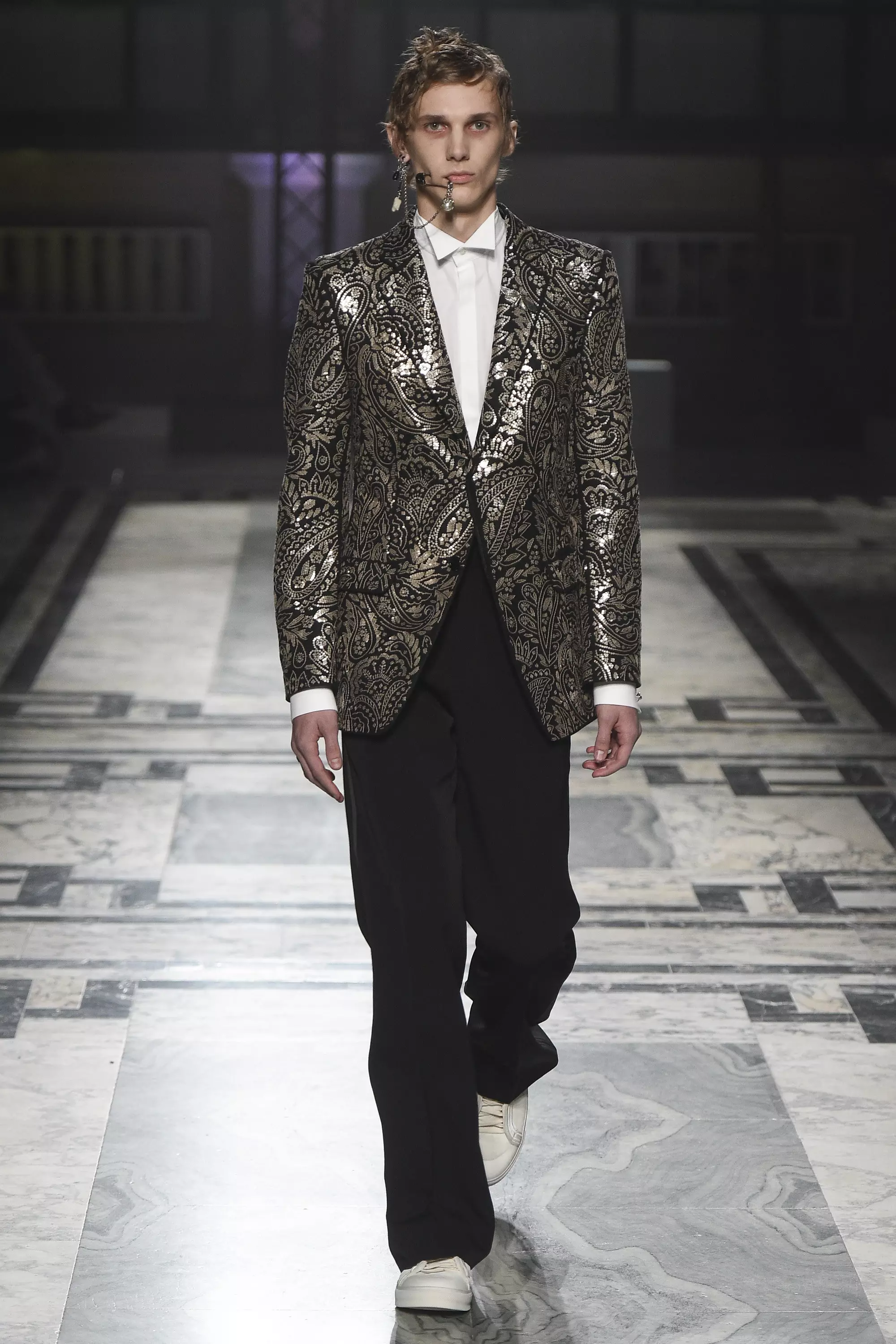 Alexander McQueen FW 2016 ລອນດອນ (30)