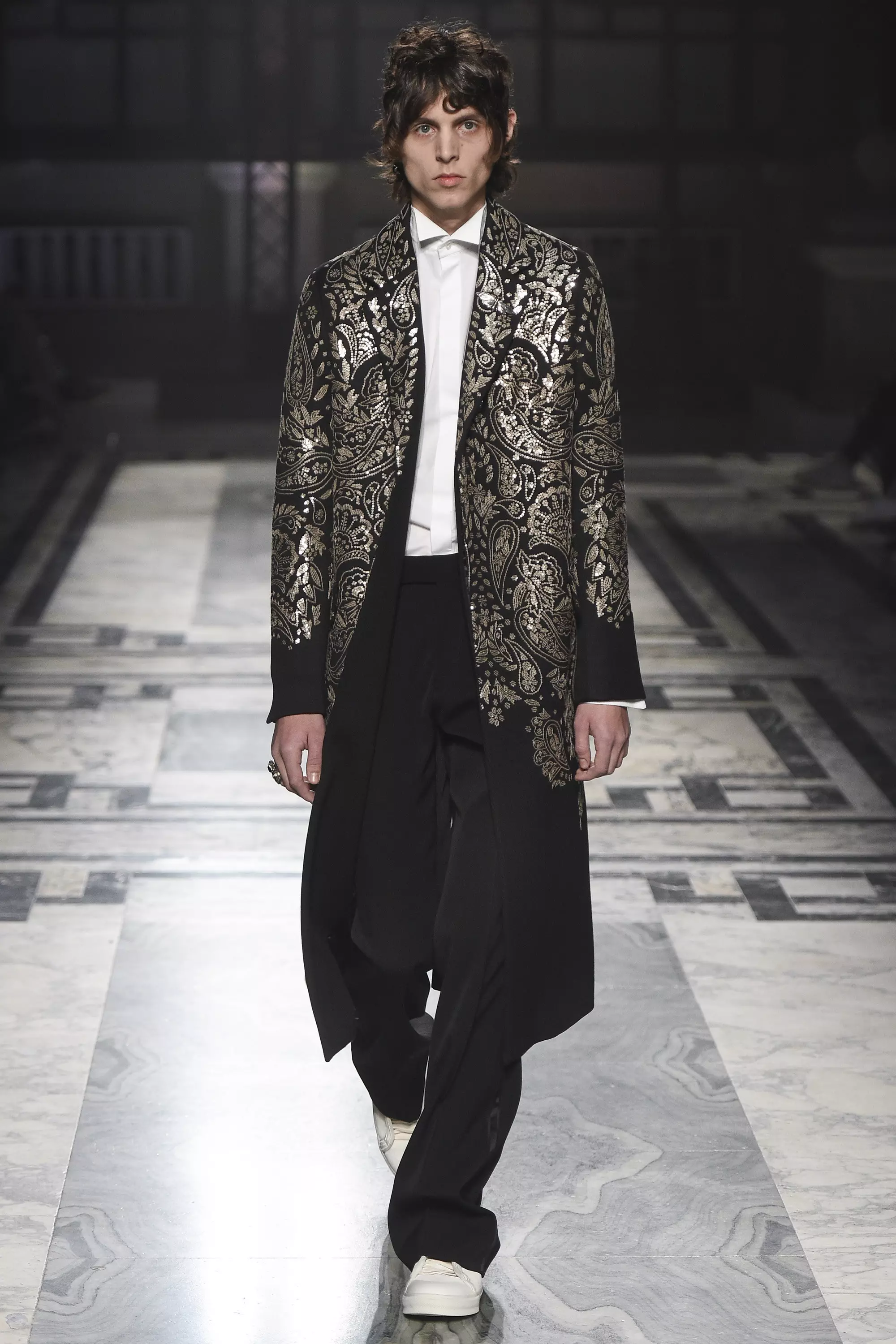 Alexander McQueen FW 2016 Londýn (31)