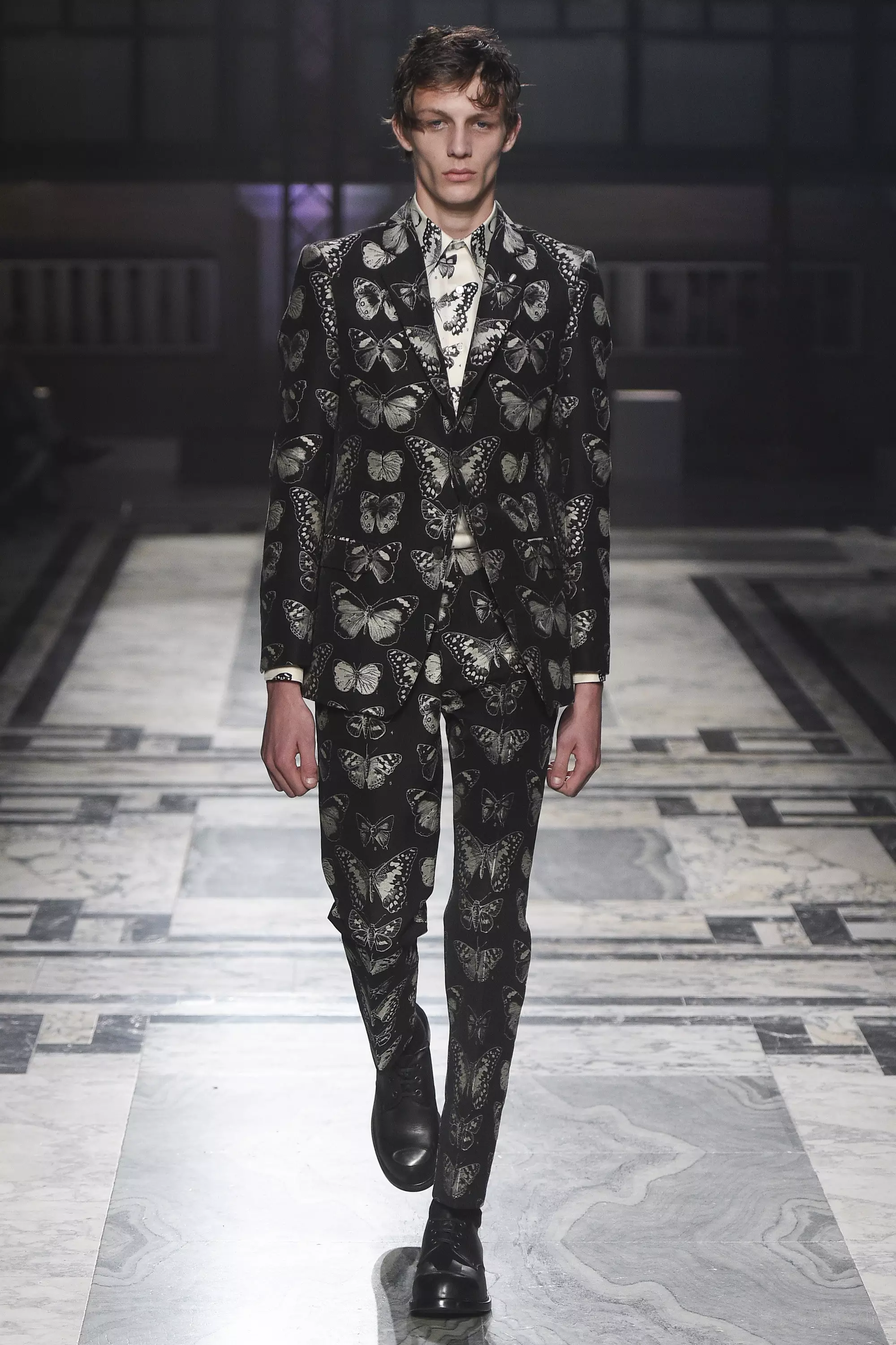 Alexander McQueen FW 2016 ລອນດອນ (6)