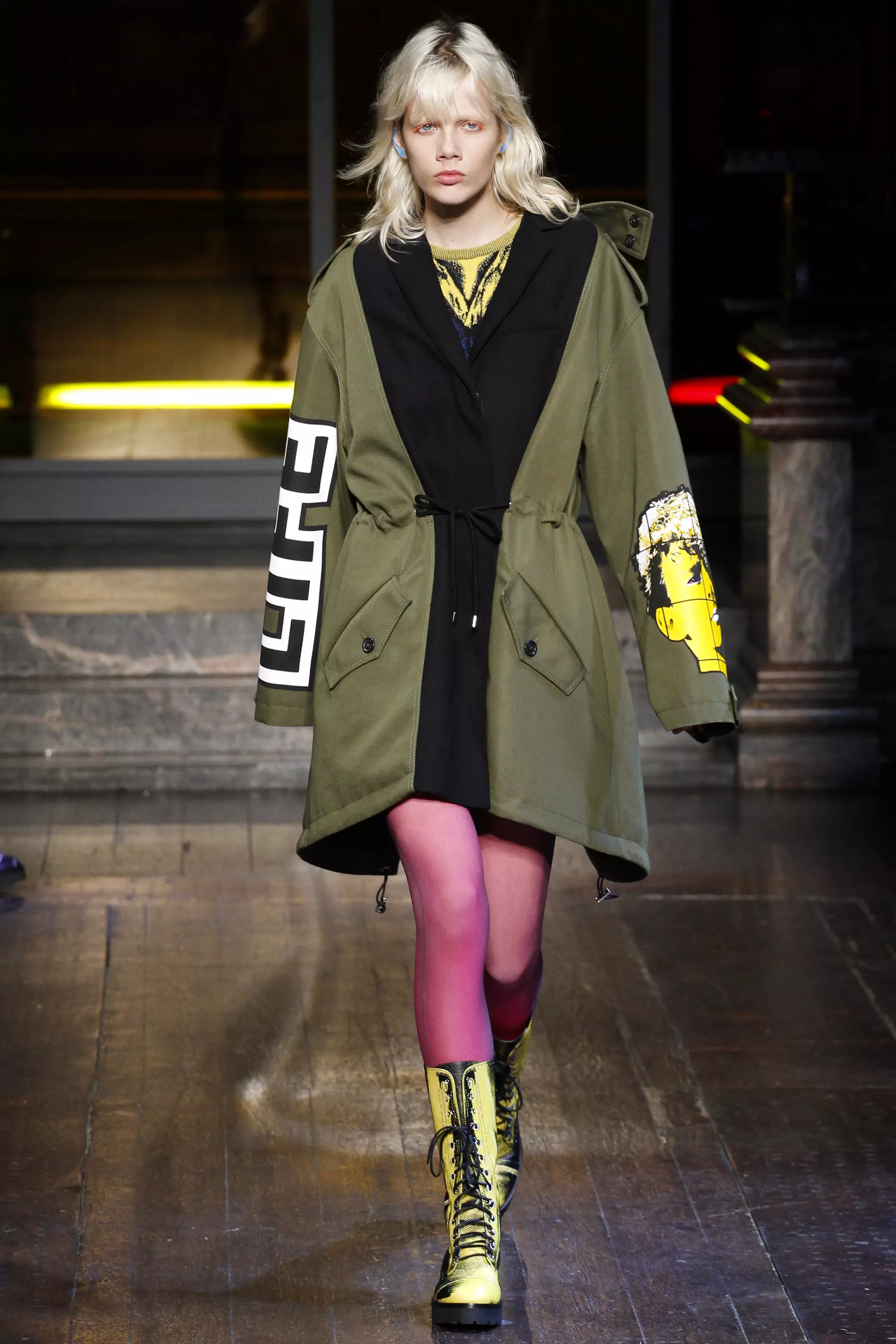 Moschino FW 2016 لوندون (39)