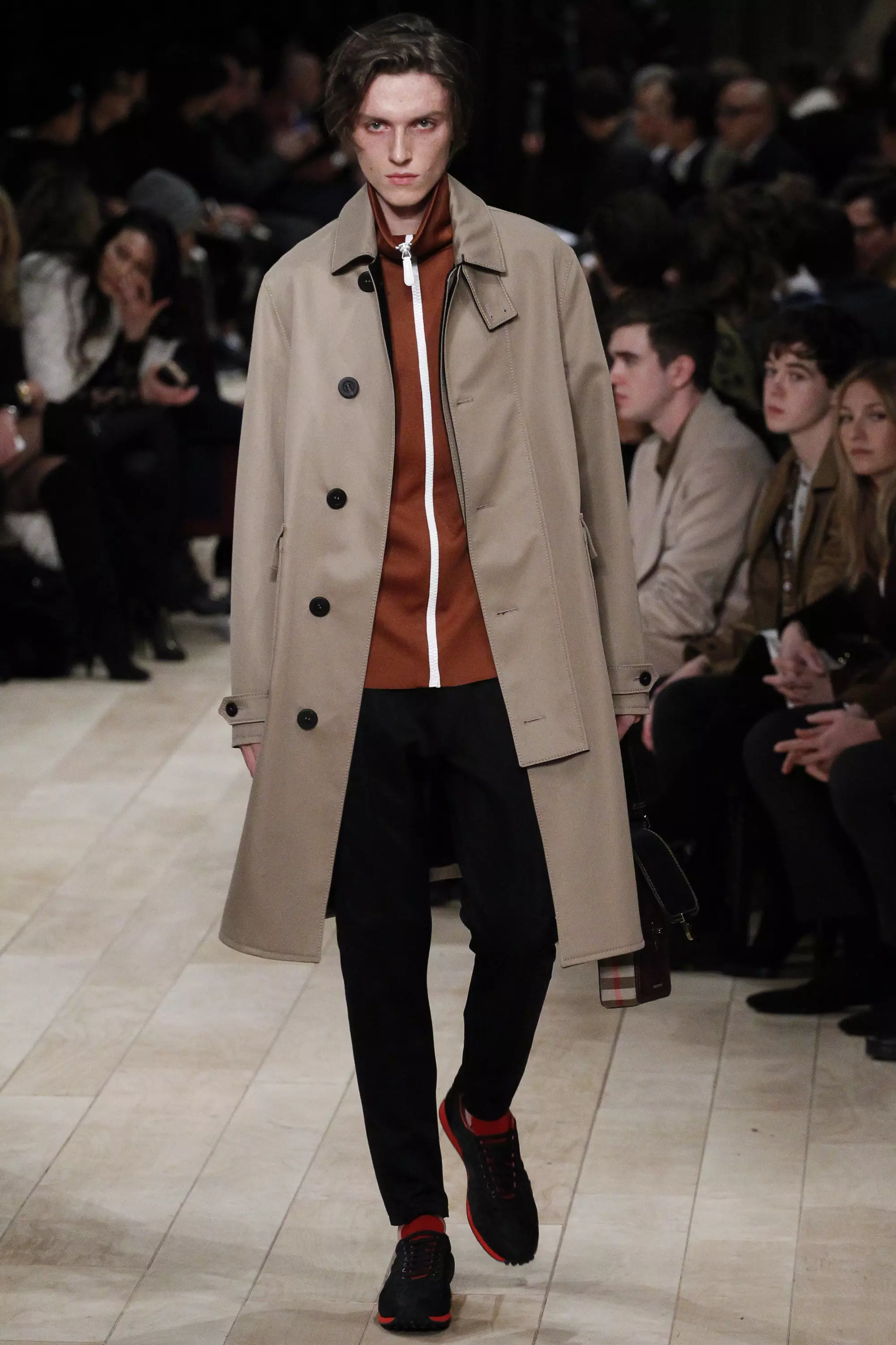 Burberry FW 2016 လန်ဒန် (၂၈)၊