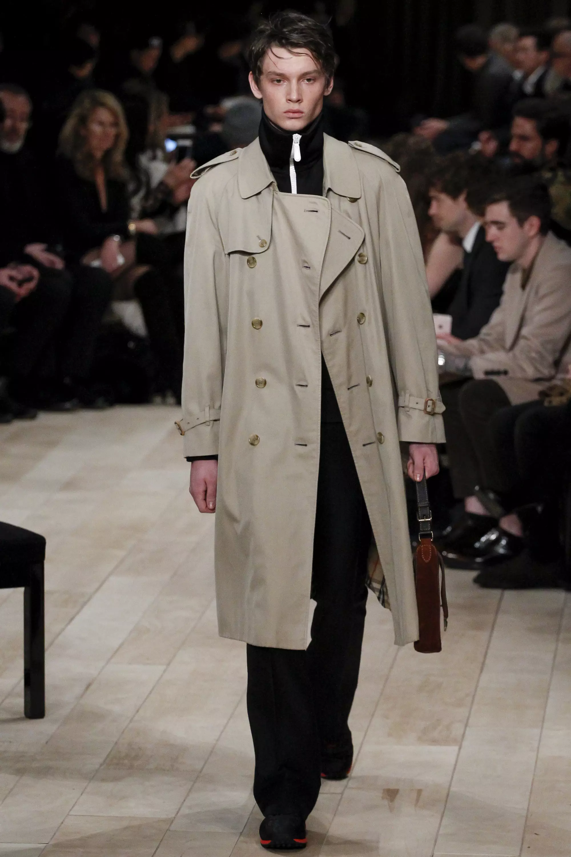 Burberry FW 2016 လန်ဒန် (၃)၊