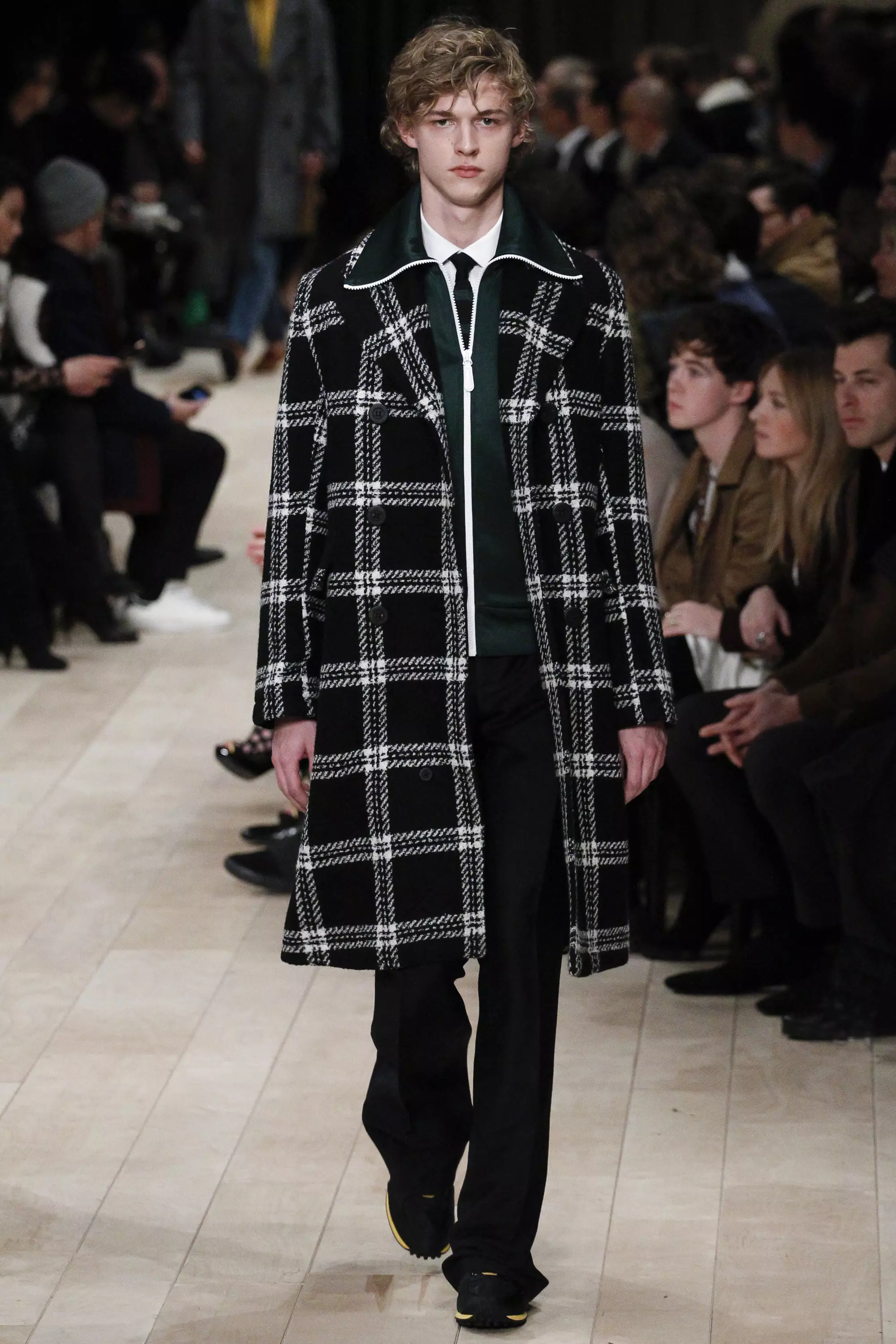 Burberry FW 2016 Լոնդոն (39)