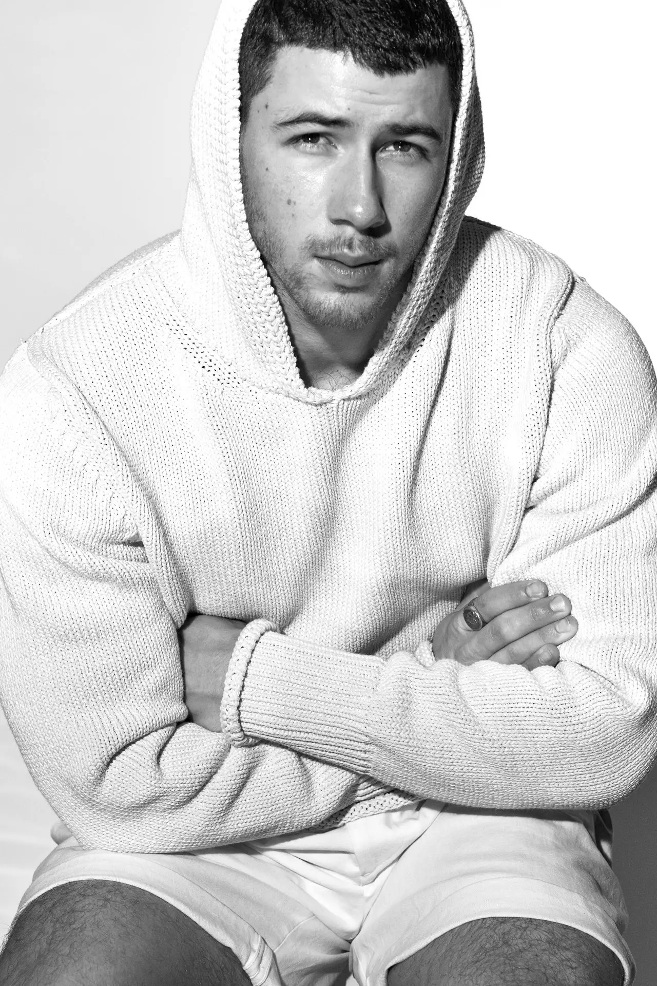 Nick Jonas wojambulidwa ndi Mariano Vivanco wa British GQ