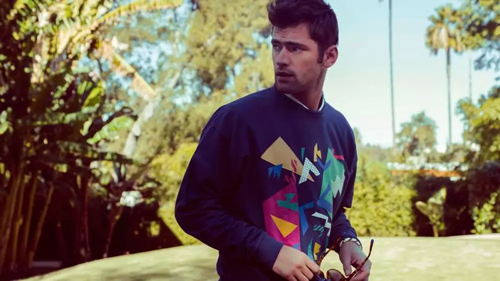 Penshoppe, gündelik giyime yeni bir soluk getirmesiyle tanınır. Marka, çekici değeri olan şık giysiler sunar. Top model Sean O'Pry'ın başrolde olduğu güzel temeller, gündelik giysiler ve genç kıyafetleri içeren yeni renkli kampanya.