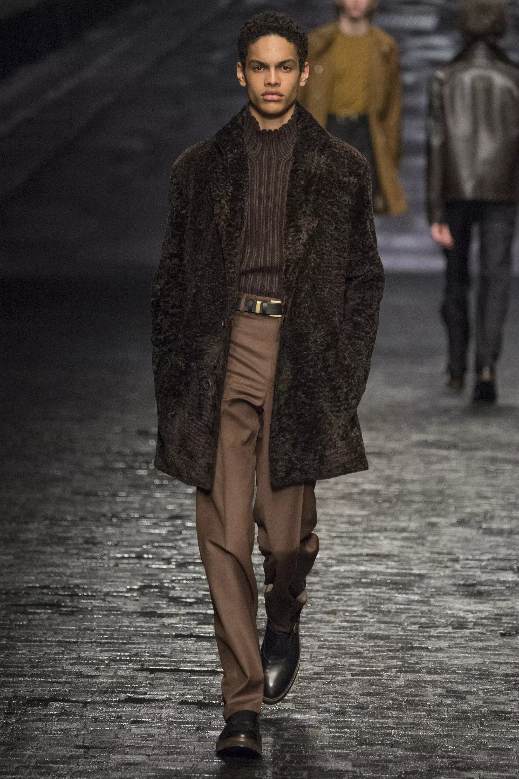 Corneliani FW 2016 Milan (36)၊