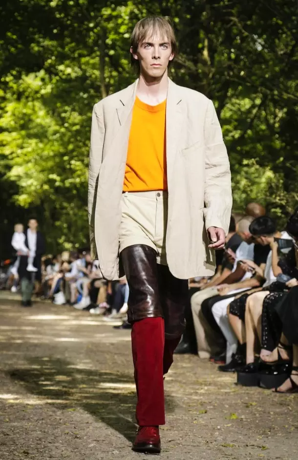 BALENCIAGA VESHJE PËR BURRA PRANVERË VERË 2018 PARIS15