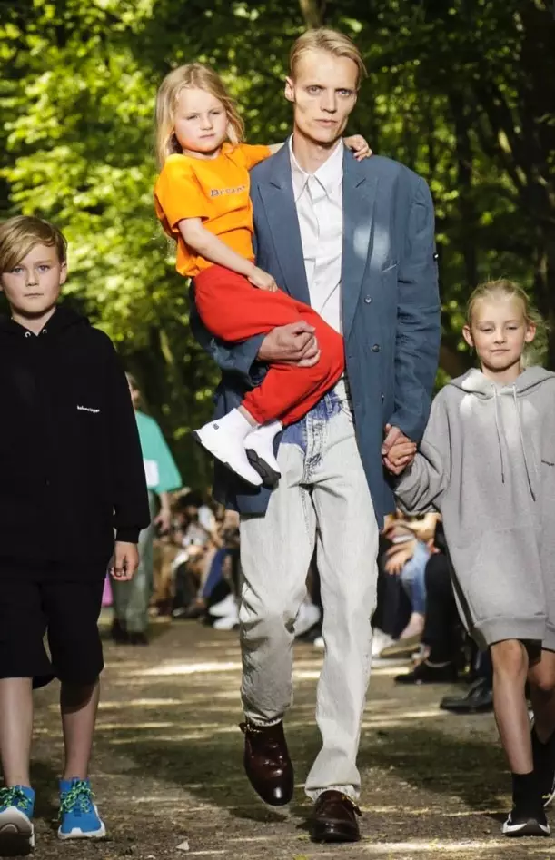 PÁNSKÉ OBLEČENÍ BALENCIAGA JARO LÉTO 2018 PAŘÍŽ45