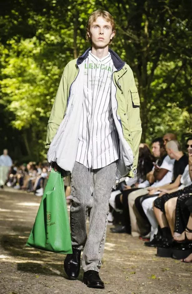 BALENCIAGA VESHJE PËR BURRA PRANVERË VERË 2018 PARIS50