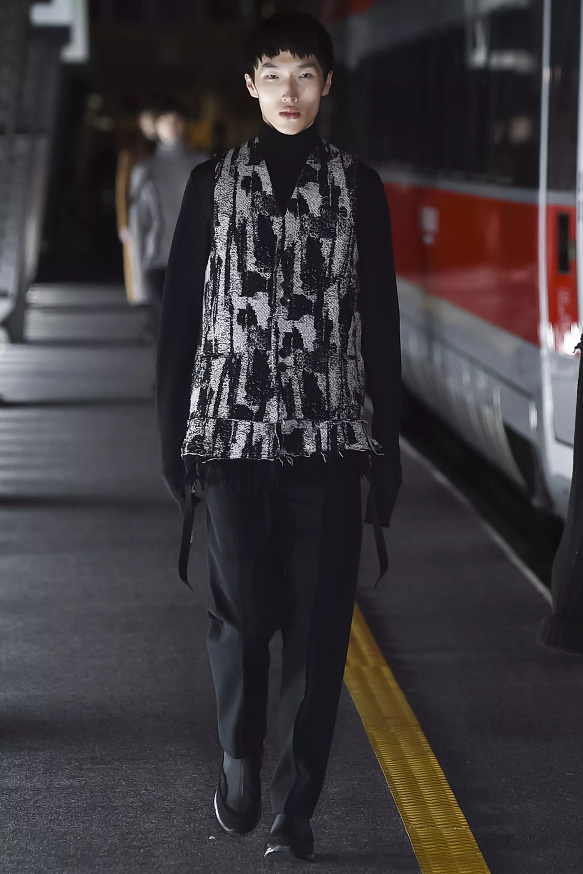 Damir Doma FW 16 မီလန် (၁၁)၊