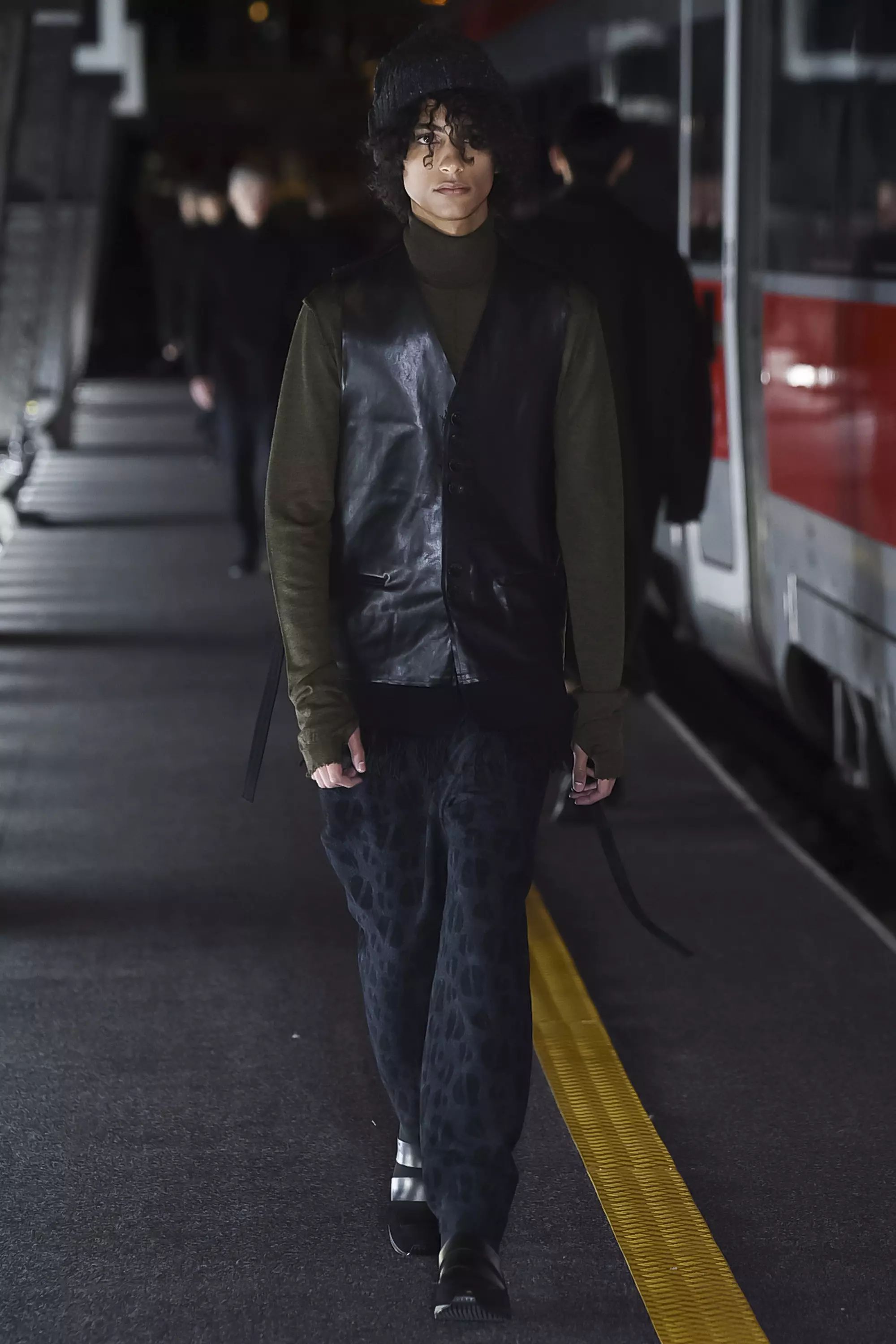 Damir Doma FW 16 မီလန် (၁၈)၊