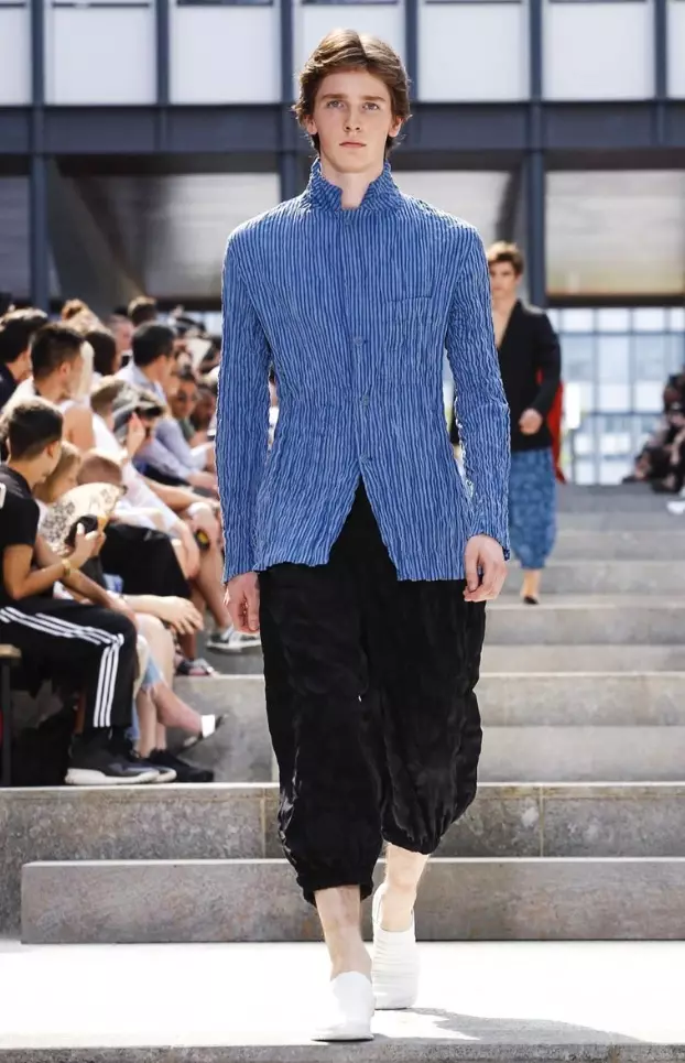 ISSEY MIYAKE Txiv neej MENSWEAR Caij Nplooj Ntoos Hlav 2018 PARIS16