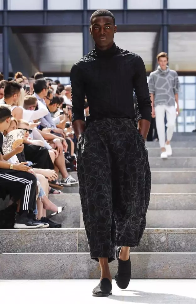 ISSEY MIYAKE GIZONEZKO GIZONEKOAK 2018KO UDABERRIA UDAKO PARIS29