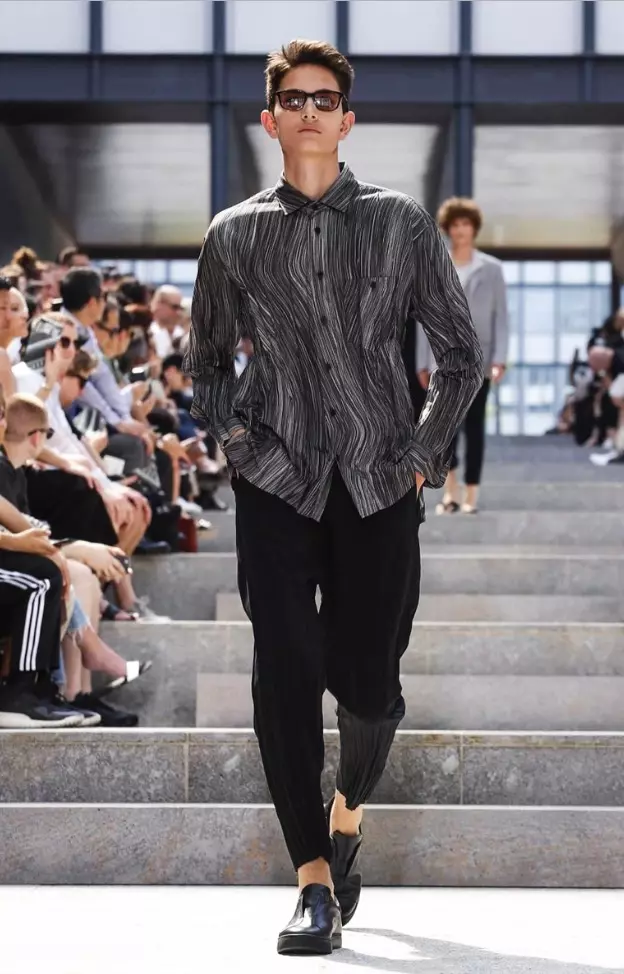 ISSEY MIYAKE VĪRIEŠU APĢĒRBS, 2018. gada PAVASARA VASARAS PARIS5