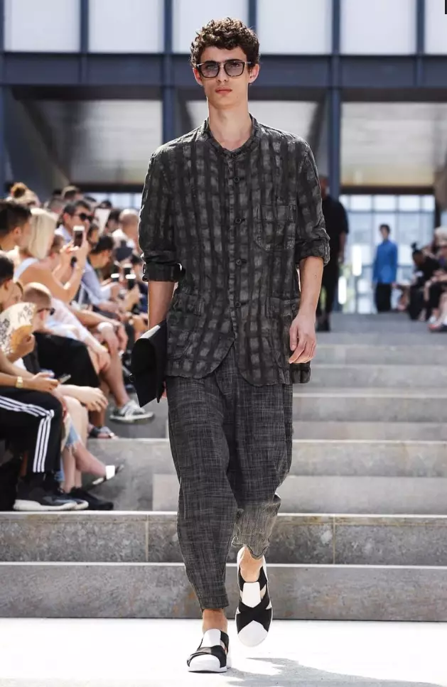 ISSEY MIYAKE FÉRFI FÉRFI RUHA, 2018. TAVASZI NYÁR PARIS50