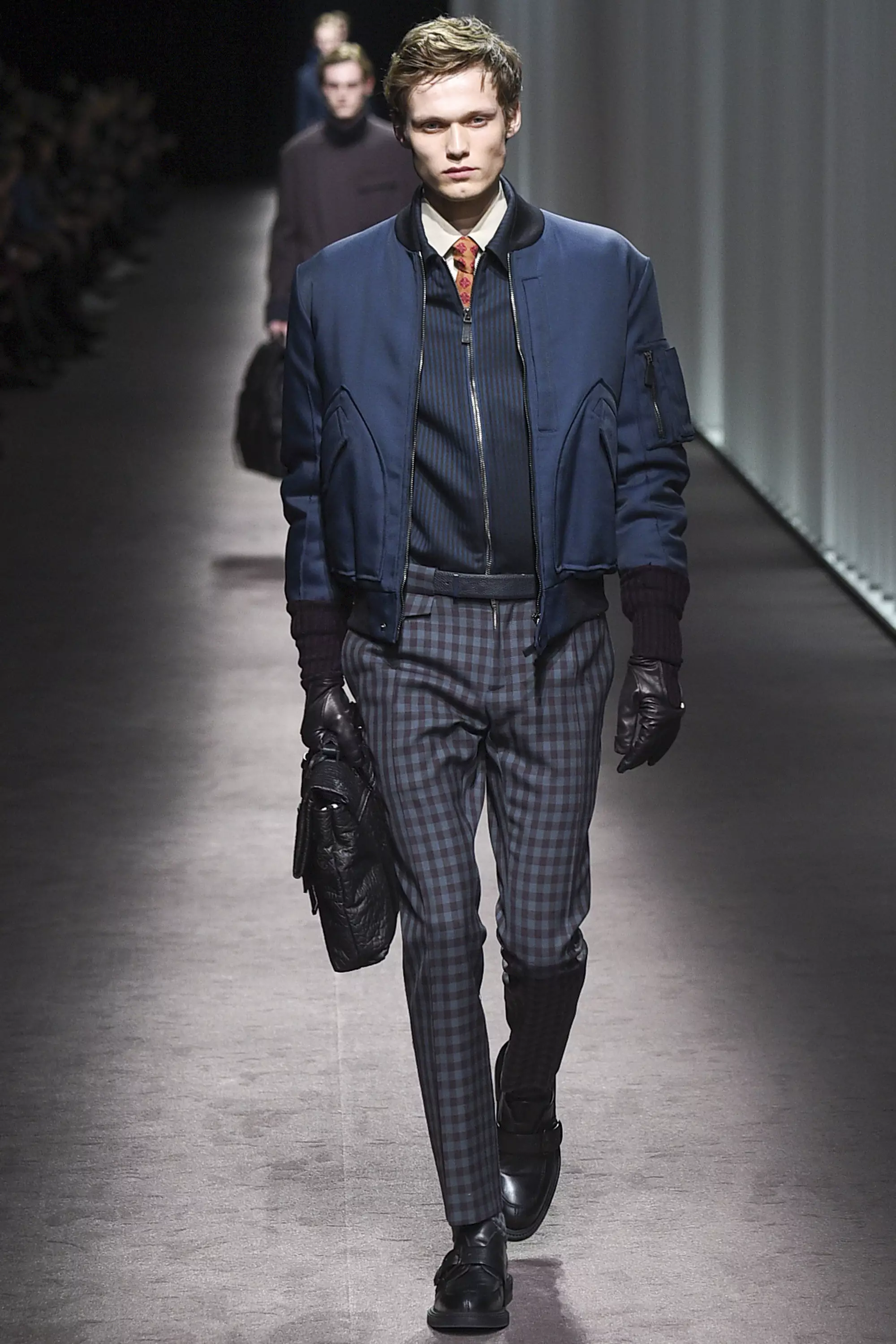 Canali FW 16 မီလန် (၃၆)၊