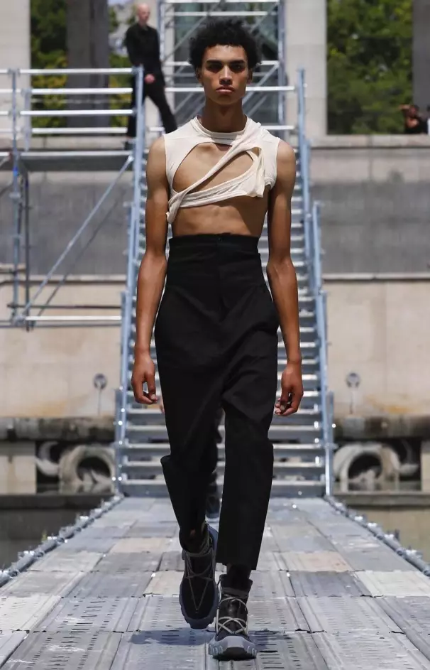 RICK OWENS BĂRBAȚI PRIMAVARĂ 2018 PARIS29