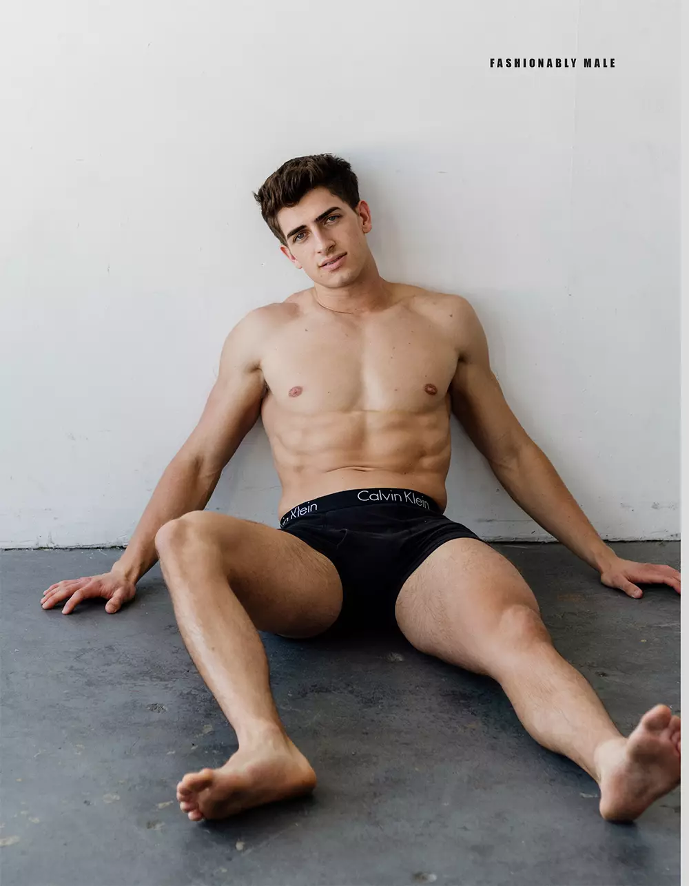 Alex Mitchell para PnVFashionblymale Magazine Número 06 de julio de 2020