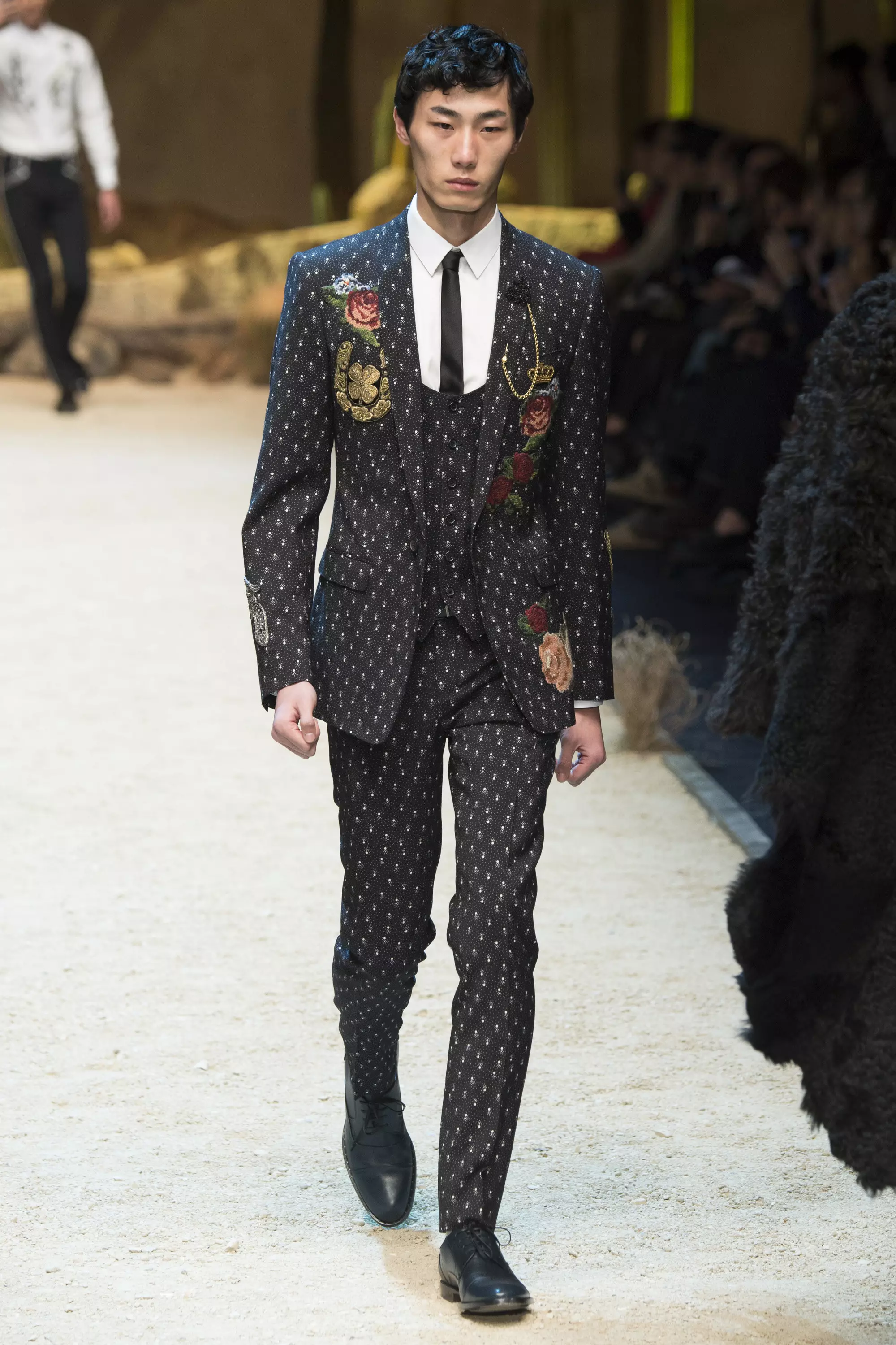 Dolce Gabbana FW 16 মিলান (1)