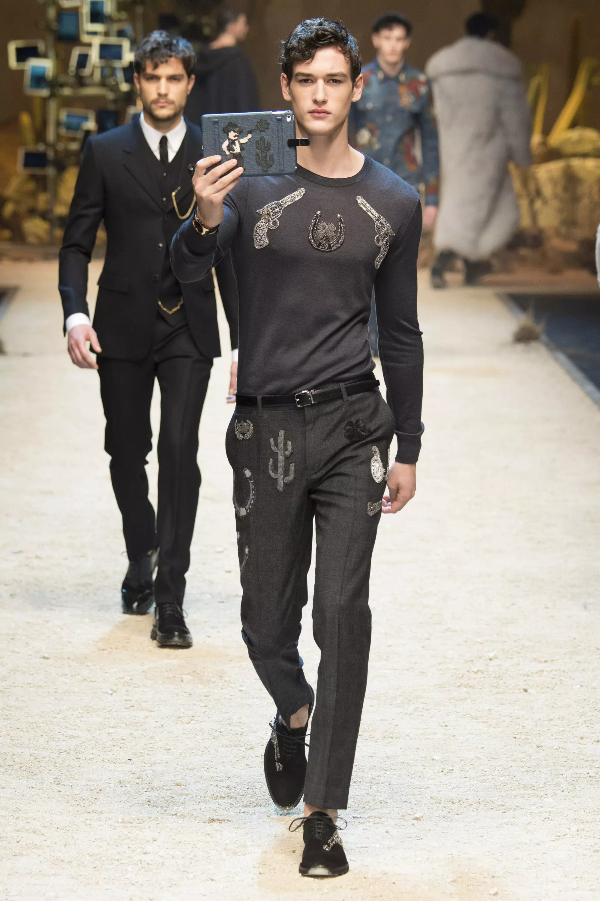 Dolce Gabbana FW 16 มิลาน (40)