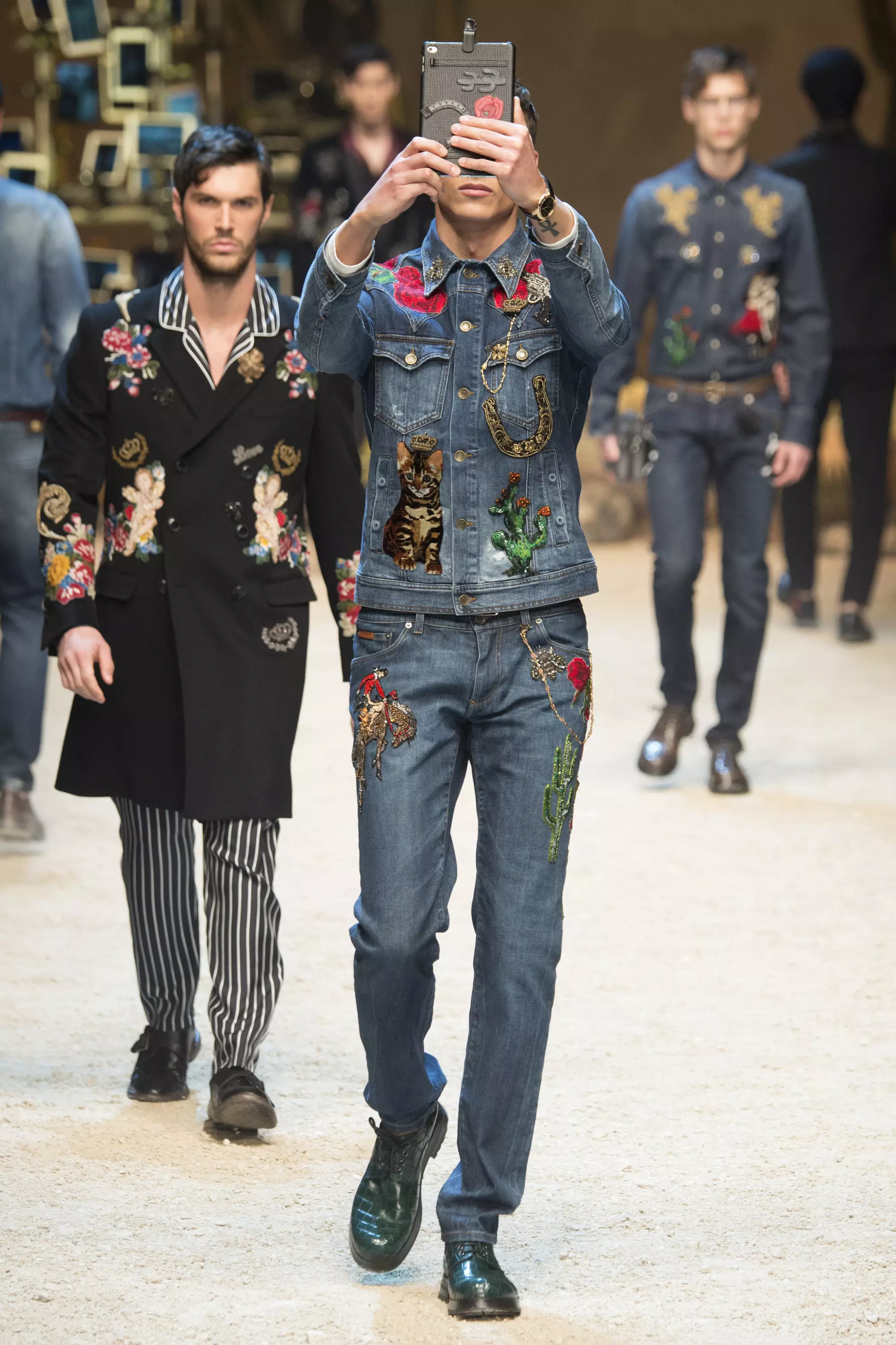 Dolce Gabbana FW 16 مىلان (46)