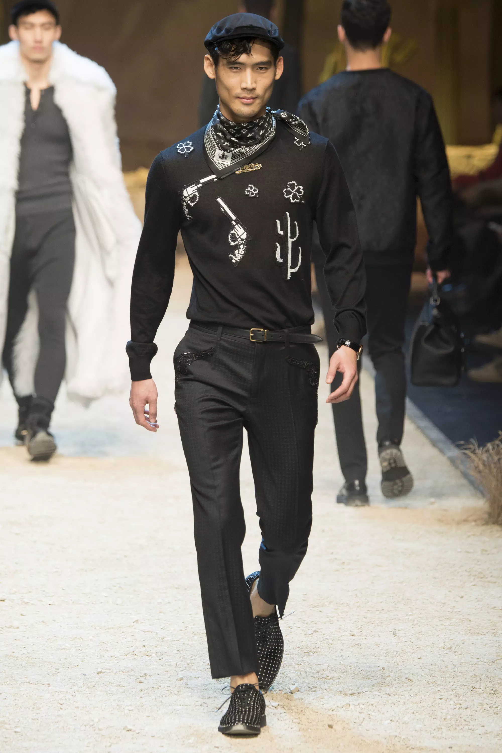 Dolce Gabbana FW 16 مىلان (36)