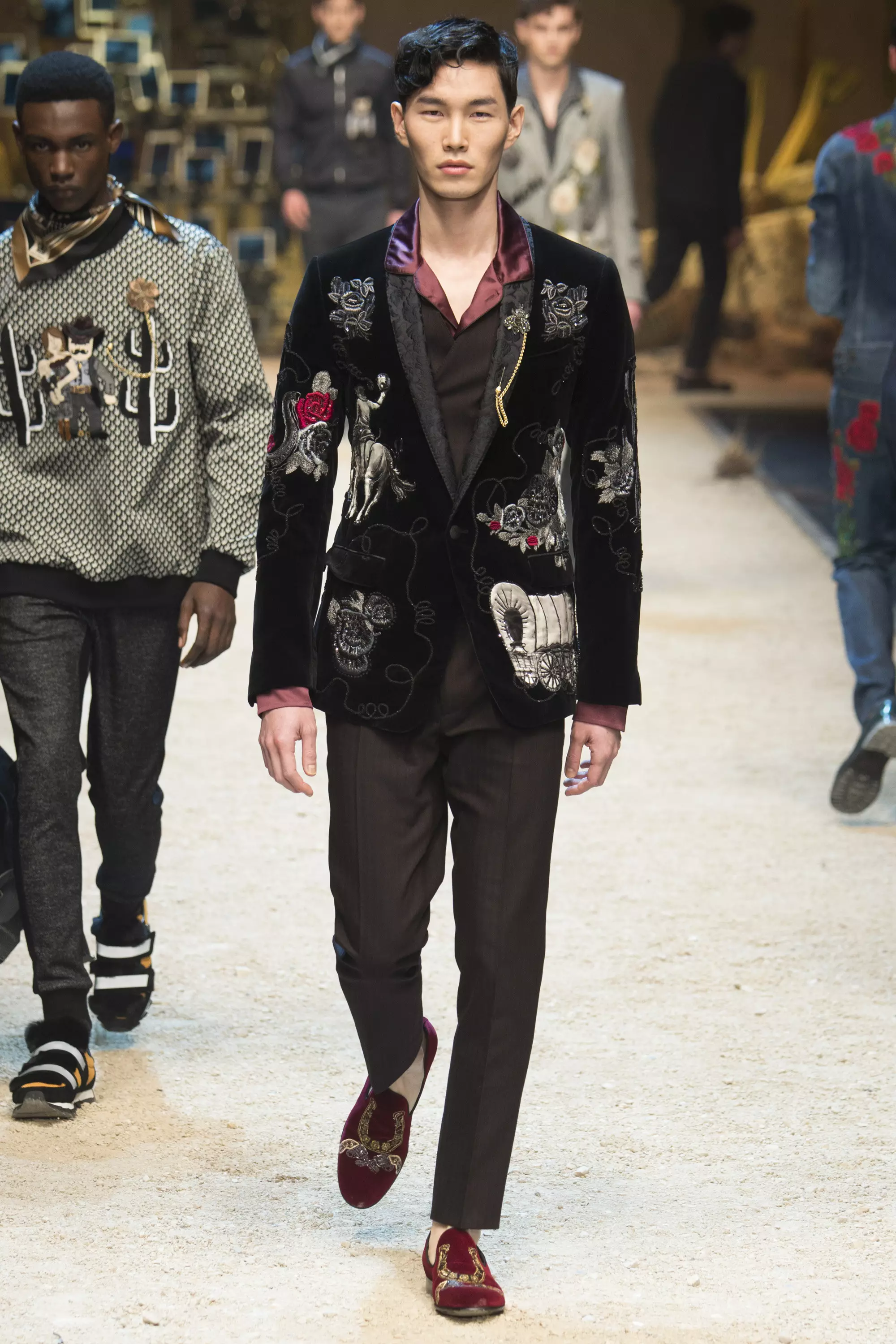 Dolce Gabbana FW 16 مىلان (49)