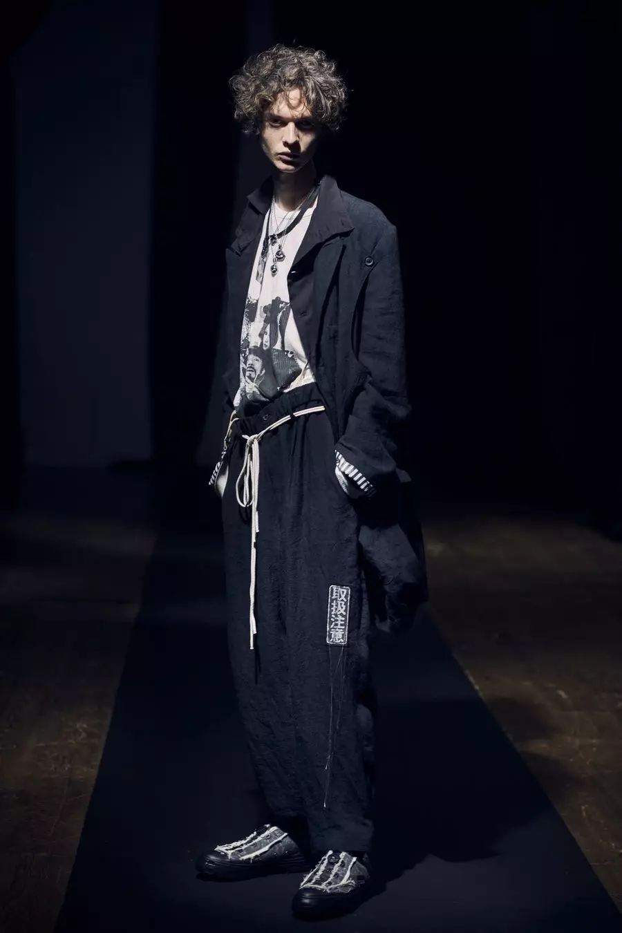 Pánské oblečení Yohji Yamamoto jaro/léto 2021 v Paříži 54355_13