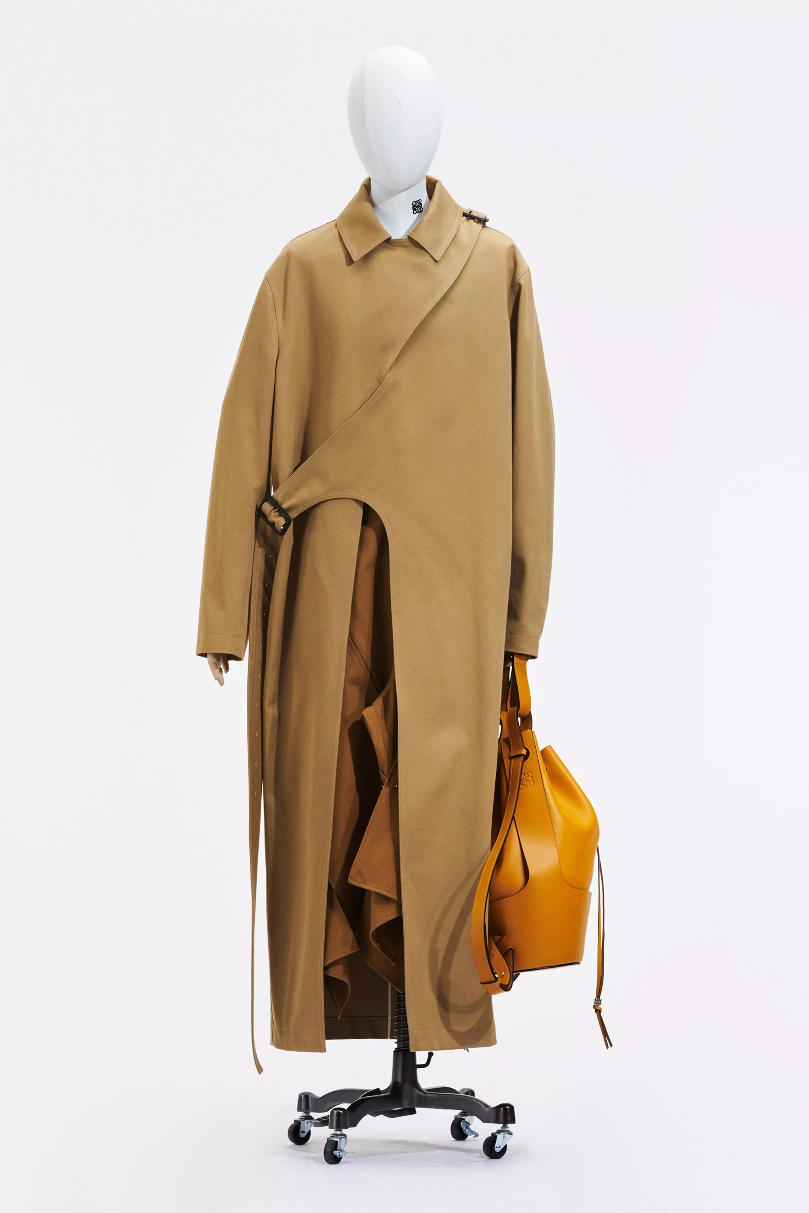 Loewe Menswear Gu'ga/Xagaaga 2021 Paris 54578_24