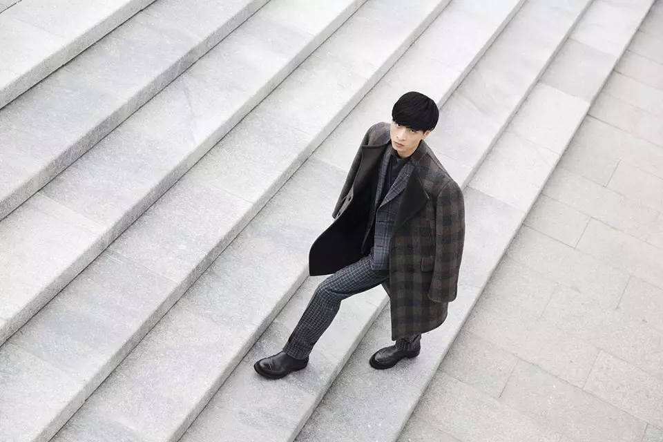 Streetstyle-Fotograf Tommy Ton interpretiert ein Schlüsselkonzept der Ermenegildo Zegna Couture-Kollektionen von Stefano Pilati: The Broken Suit. Sehen Sie sich alle Bilder an, die in Shanghai aufgenommen wurden: http://bit.ly/tommy-ton-zegna