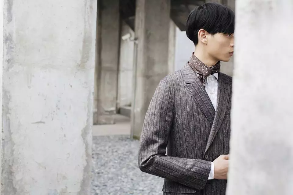 Street style-fotograf Tommy Ton fortolker et nøglekoncept i Stefano Pilatis Ermenegildo Zegna Couture-kollektioner: The Broken Suit. Se alle billeder taget i Shanghai: http://bit.ly/tommy-ton-zegna