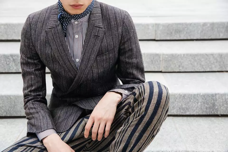 Jurugambar gaya jalanan Tommy Ton mentafsir konsep utama koleksi Ermenegildo Zegna Couture Stefano Pilati: The Broken Suit. Lihat semua imej yang diambil di Shanghai: http://bit.ly/tommy-ton-zegna