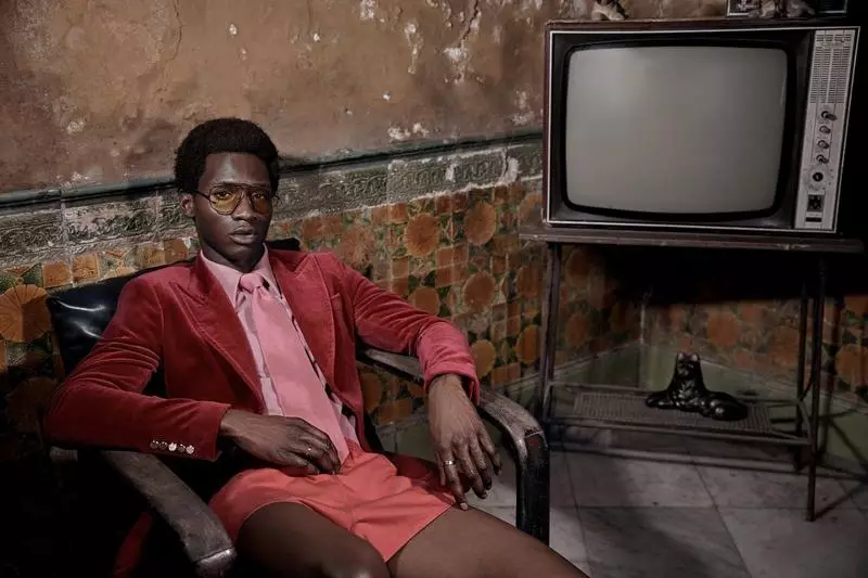 Adonis Bosso in Heart in Havana cho Essential Homme SS18 5469_3