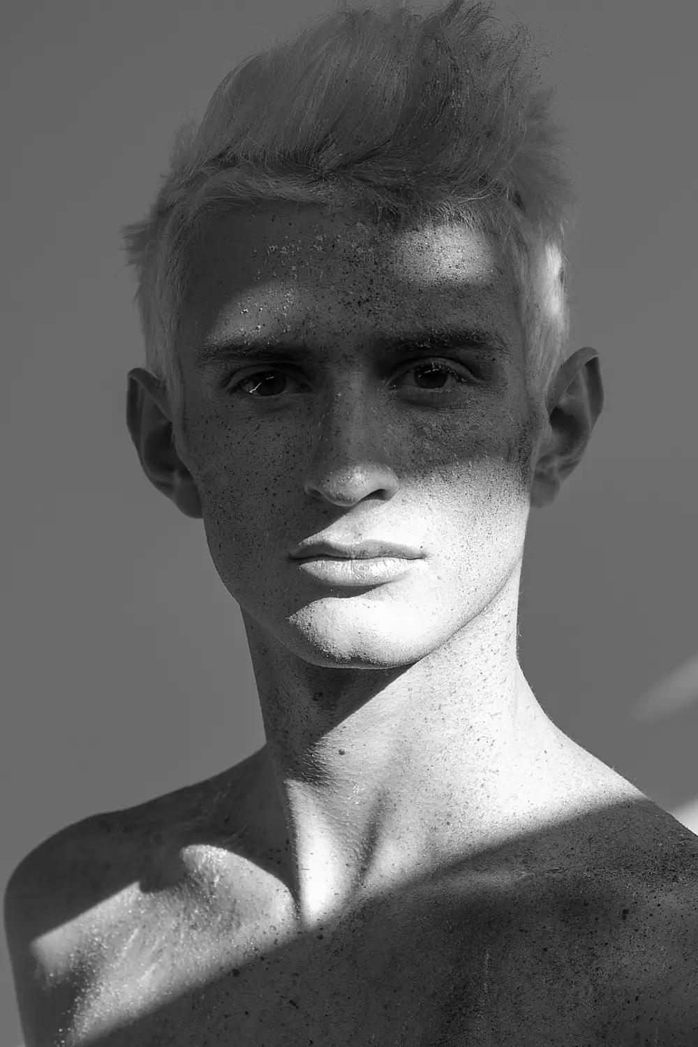 Чилийн гэрэл зурагчин Рене де ла Крузын авсан шинэ царайтай Адриан Немитэй туршилтын зураг авалт. Нүүр будалт, үс засалт: Тобиас Севилья