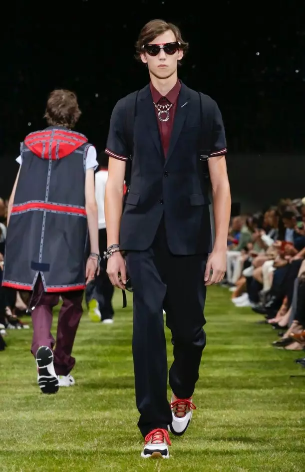 DIOR HOMME GIZARTEKO 2018KO UDABERRIA UDAKO PARIS2