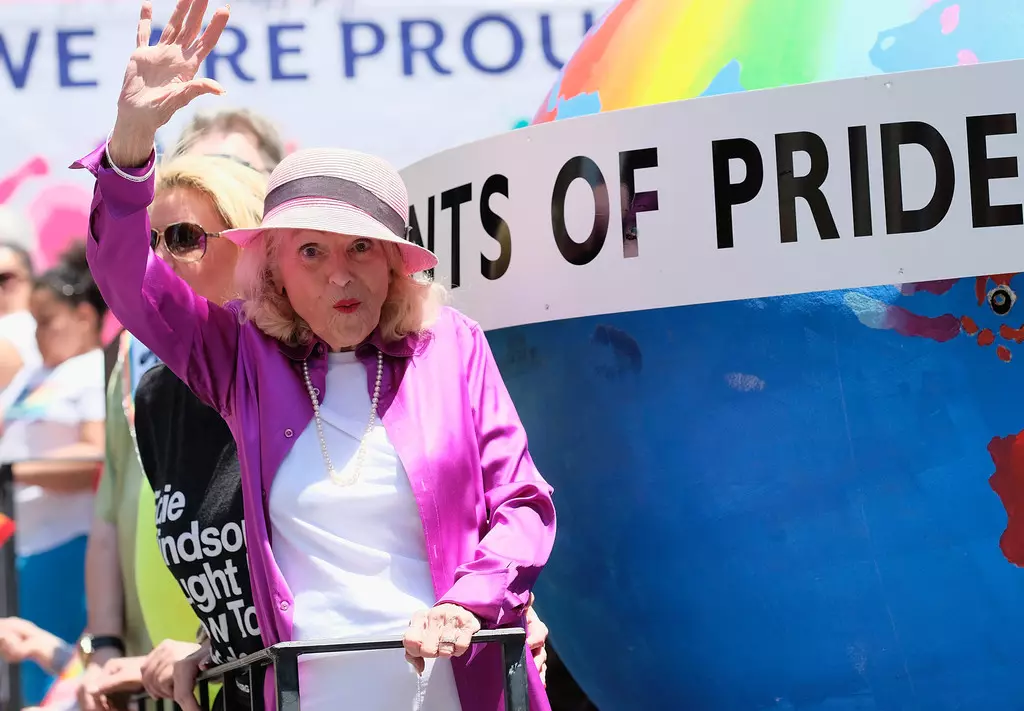 Edith Windsor anahudhuria maandamano ya New York City Gay Pride 2017 mnamo Juni 25, 2017 huko New York City.