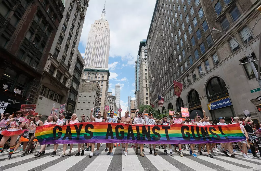 Pandangan umum para pengunjuk rasa selama pawai Kebanggaan Gay Kota New York 2017 pada 25 Juni 2017 di Kota New York.