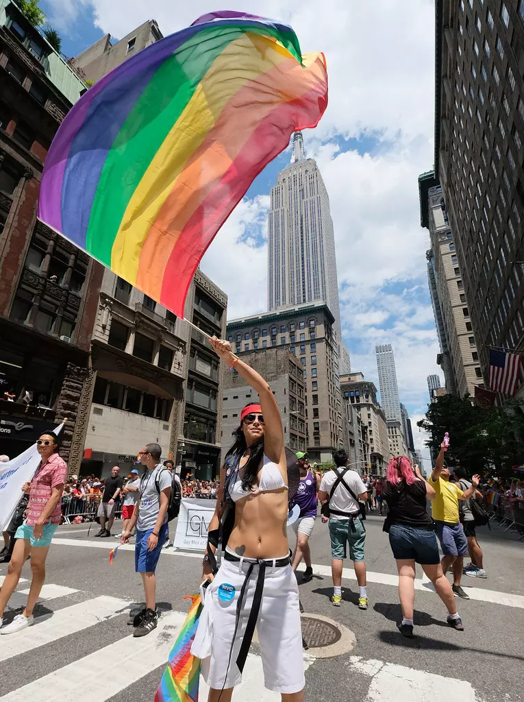 Almennt yfirlit yfir göngufólk í New York City Gay Pride 2017 göngunni þann 25. júní 2017 í New York City.