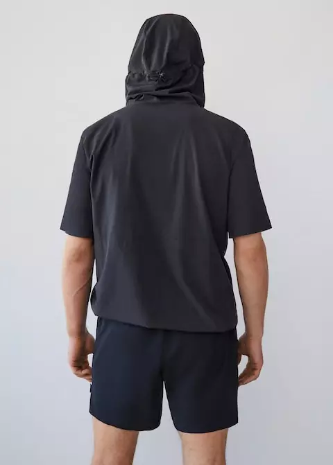 Technical sports t-shirt nrog hood