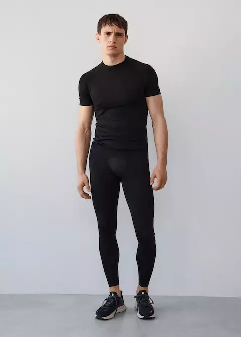 Eksklusibo sa Online. Activewear Collection. Disenyo ng leggings. Teknikal na tela. Breathable stretch tela. Nababanat na baywang. Naka-zip na laylayan. Mga detalye ng mapanimdim.