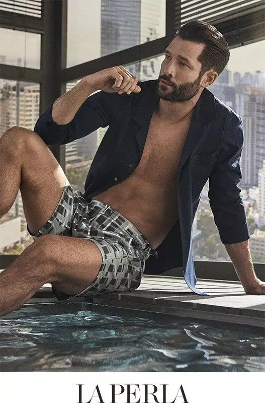 John Halls kwa Kampeni ya La Perla SS175