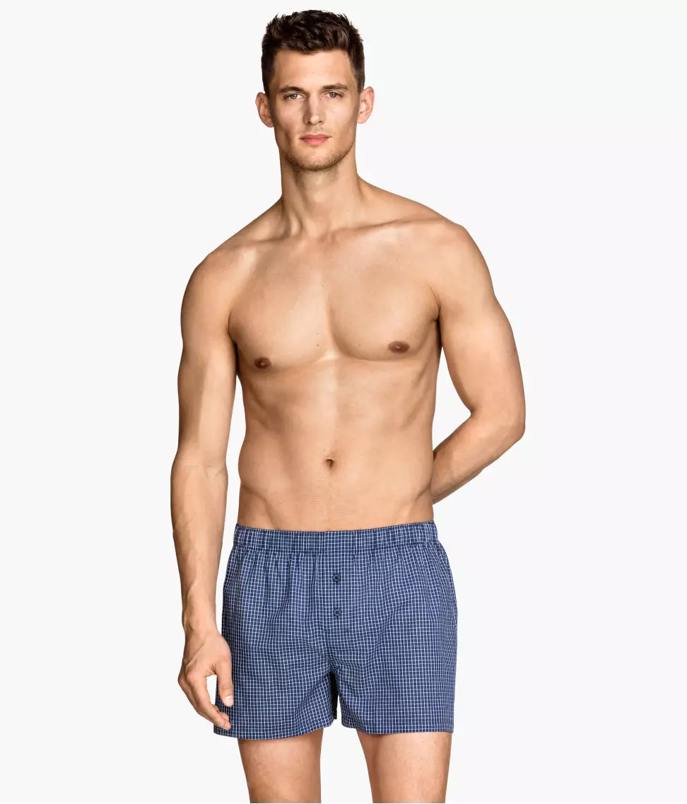 Ang nanguna nga modelo nga si Garrett Neff nag-una sa bag-ong H&M Underwear ug Swimwear ad shots.