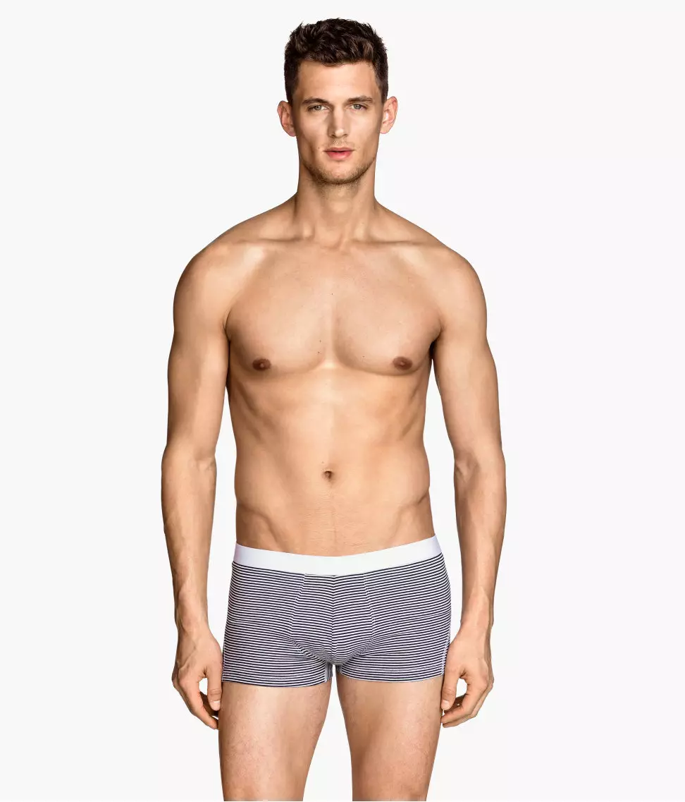 Topmodel Garrett Neff produsearret nije H&M Underwear en Swimwear advertinsjes.