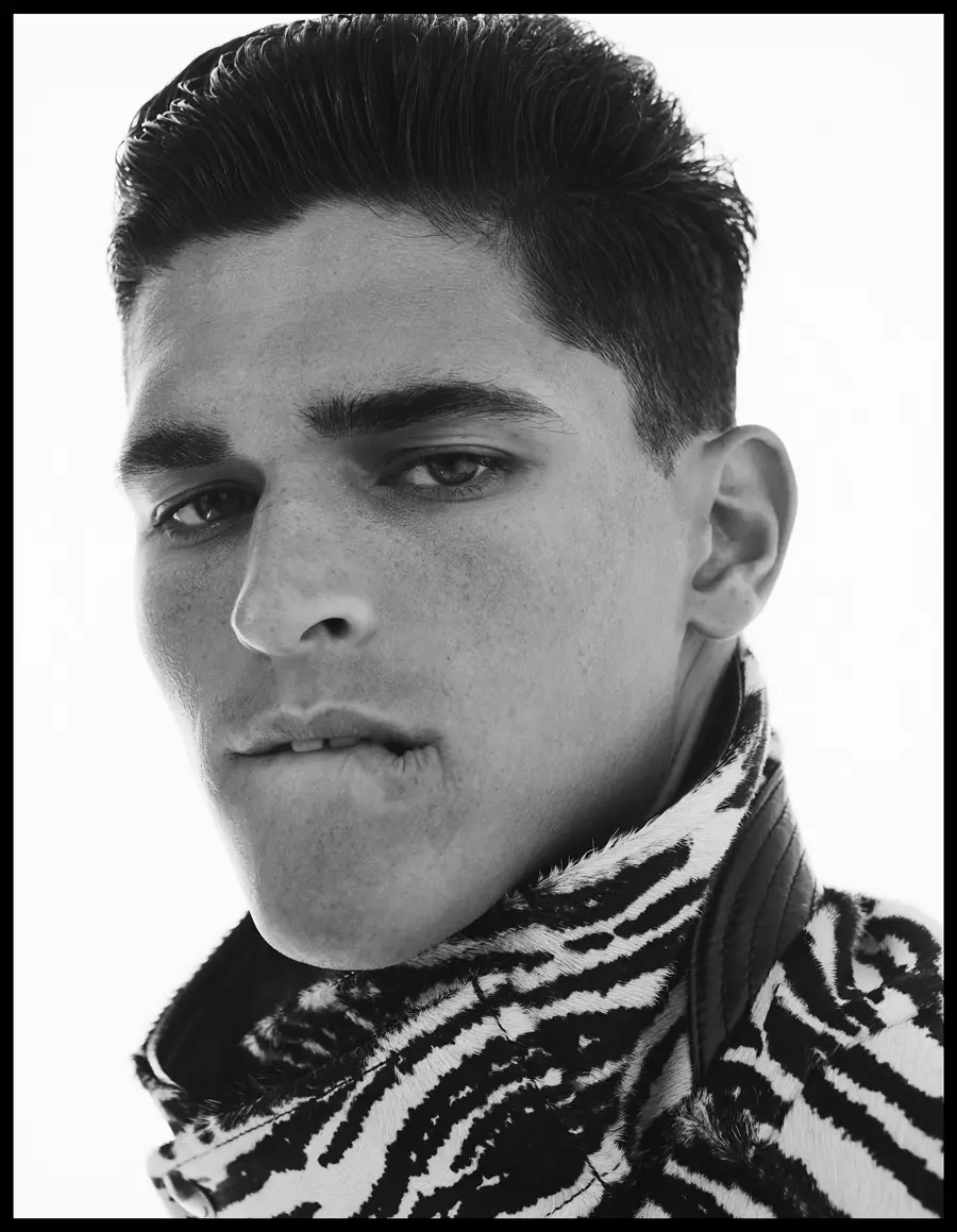 Top Model Trevor Signorino de Brendan Wixted para IRIS Covet Book