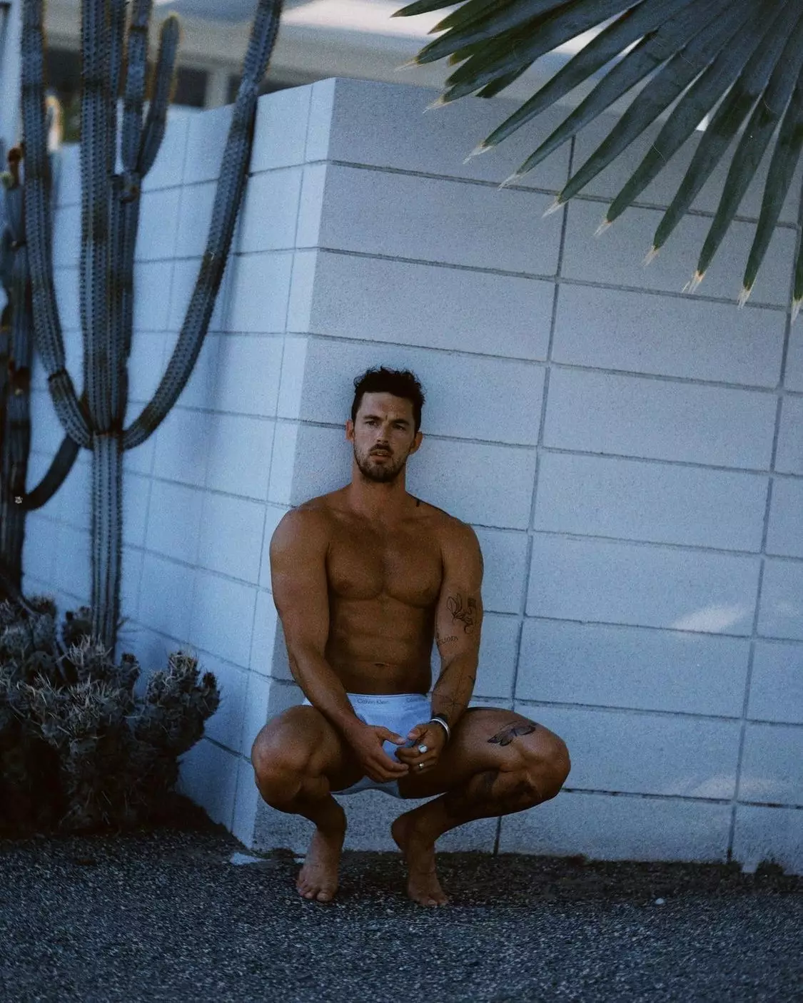 Christian Hogue waxaa qoray Kat Irlin