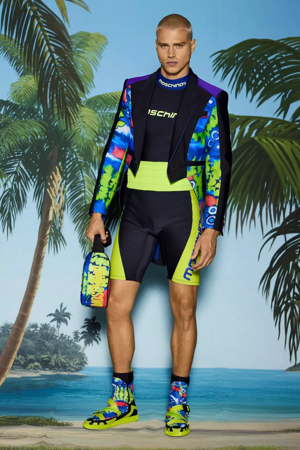 Moschino Resort 2022. gada vīriešu apģērbu kolekcija