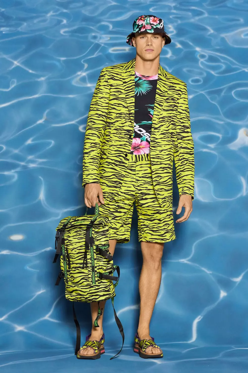 Moschino Resort 2022 Fa'aputuga o La'ei