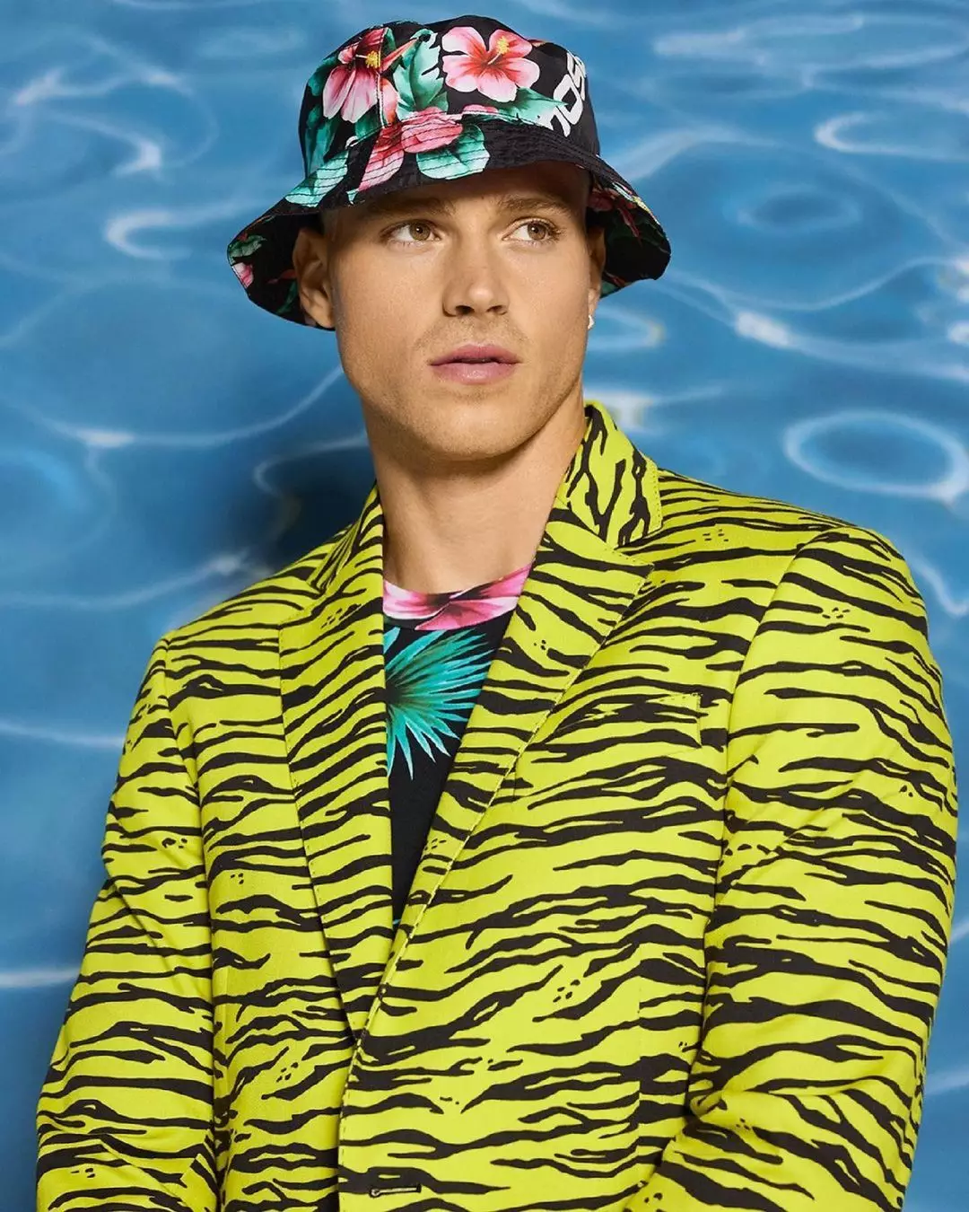 Cyrchfan Menswear Resort 2022 Moschino