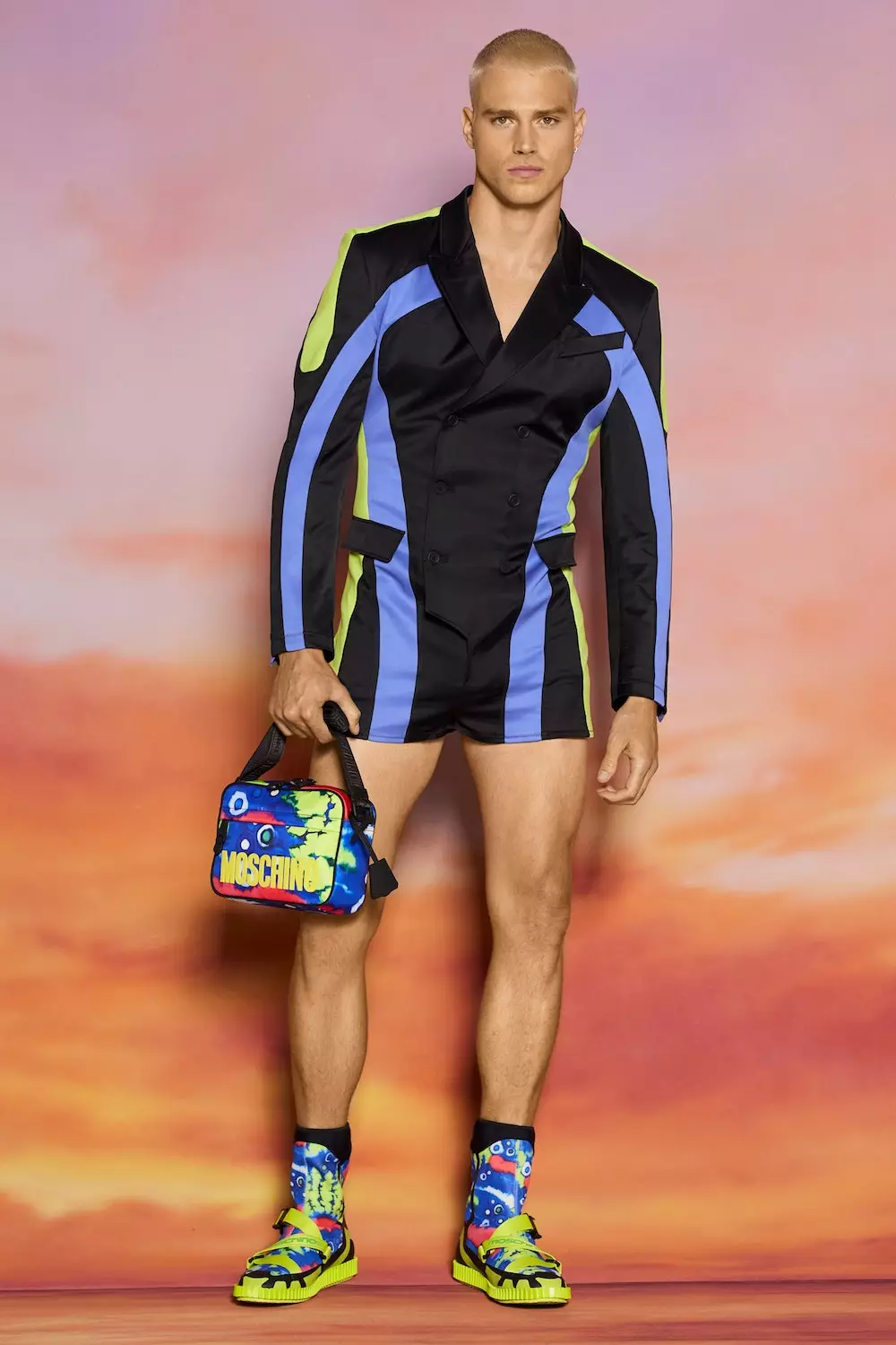 Coleção de roupas masculinas Moschino Resort 2022 5688_2